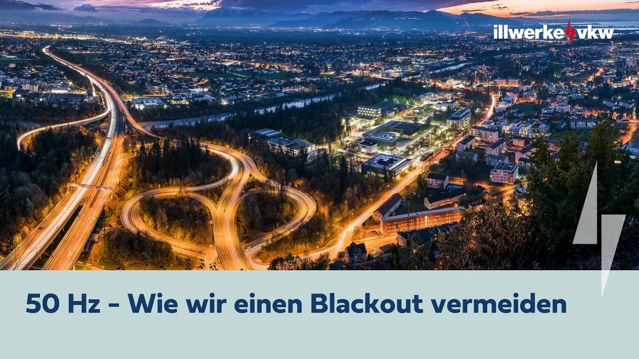 Abendliche Luftaufnahme des beleuchteten Rheintals mit Autobahnknoten, darunter der Titel „50 Hz – Wie wir einen Blackout vermeiden“